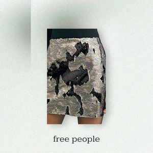 🆕 - 🎉HOST PICK🎉 FREE PEOPLE Sequin Camo Mini Skirt, Size 12